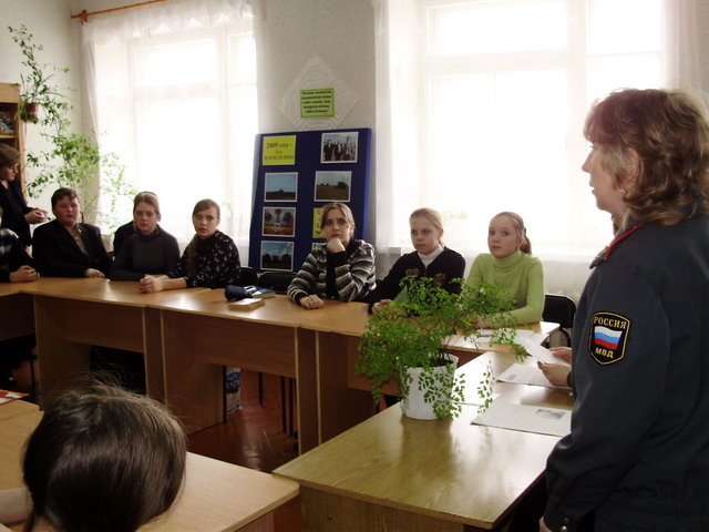 16:23 В рамках Года молодёжи в Порецкой центральной библиотеке проведен Круглый стол «Здоровая молодёжь – преуспевающая Россия»